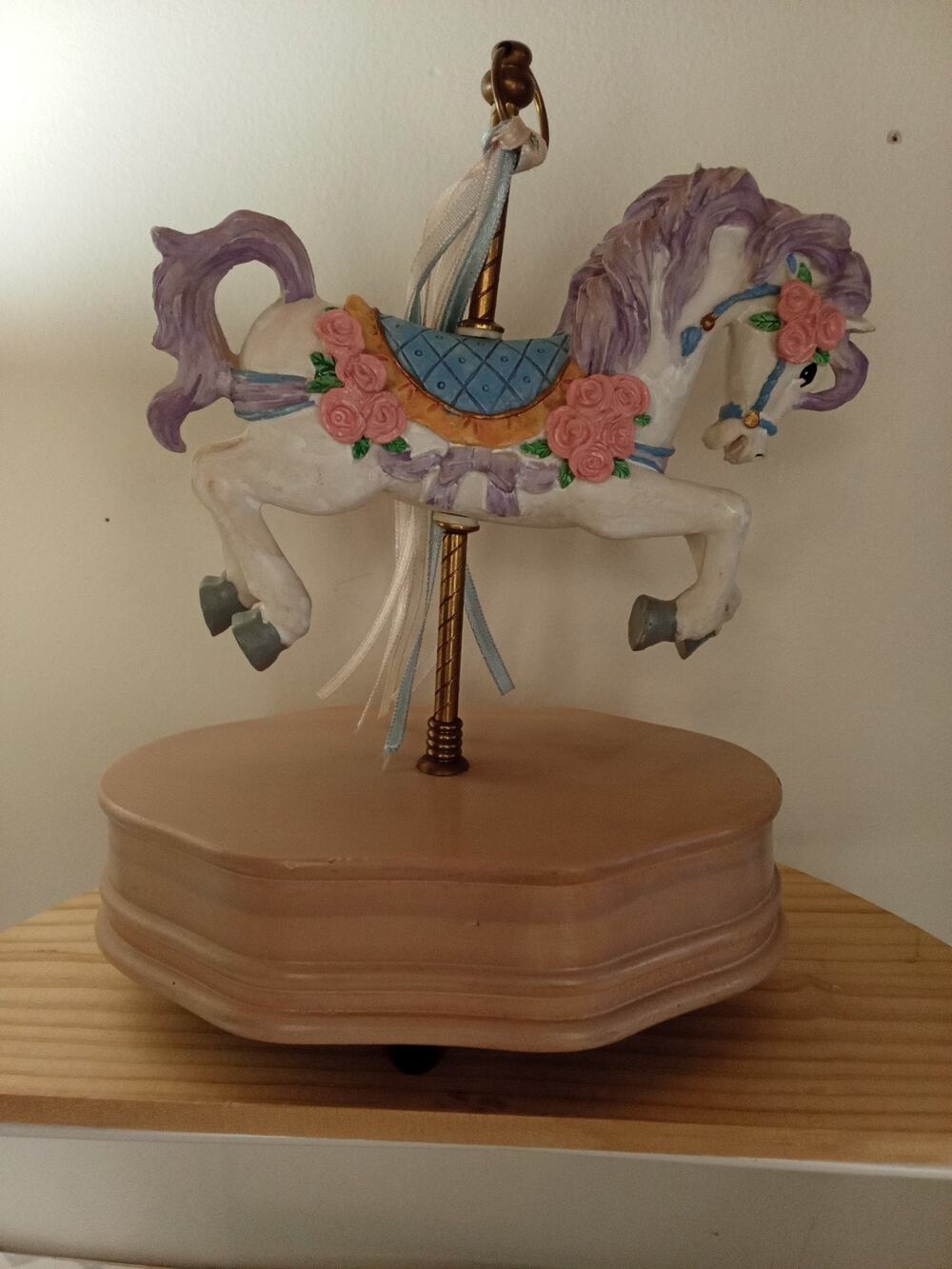 Heritage House Melodies Country Fair Collection Carousel Horse Plays Music